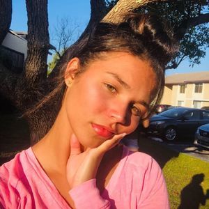 Meet your Posher, Ana